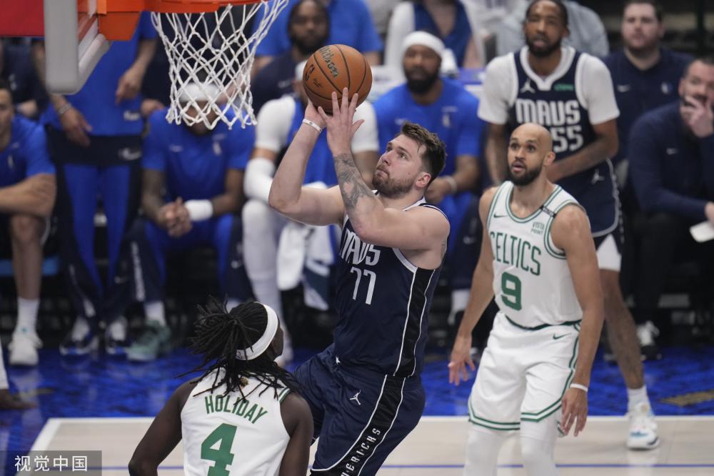 小杨推行李 小杨推行李