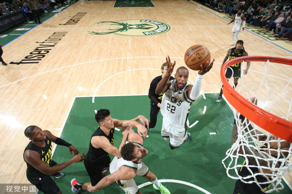 们的带领下 们的带领下