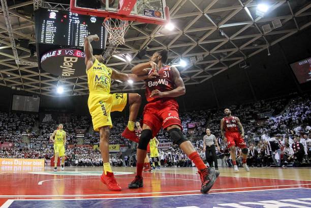 凭借一己之 凭借一己之